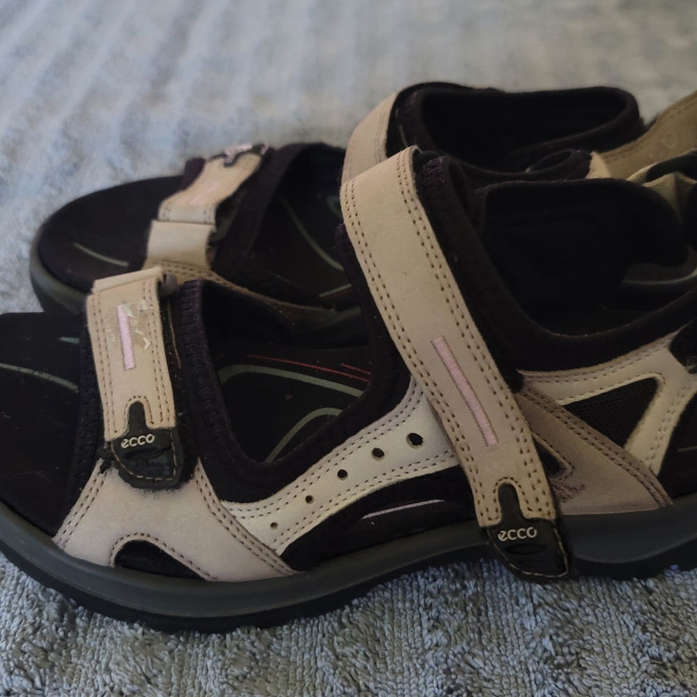 Ecco Black and Cream Sandals